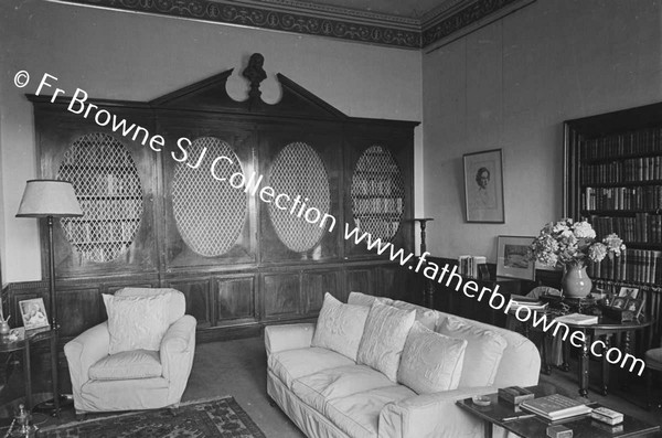 GLIN CASTLE  LIBRARY